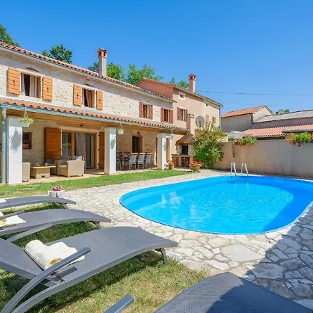 Awesome In With Wifi&4 Bedrooms Žminj