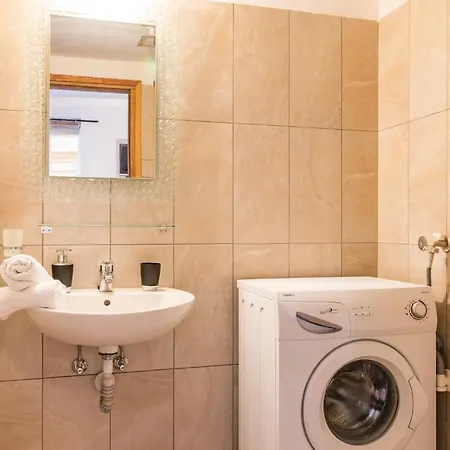 Awesome In With Wifi&4 Bedrooms Žminj
