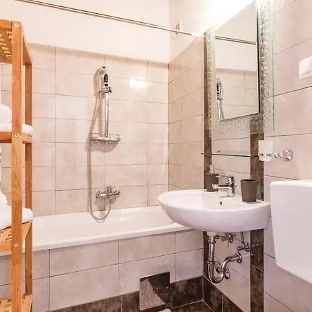 Awesome In With Wifi&4 Bedrooms Vakantiehuis