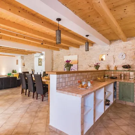 Awesome In With Wifi&4 Bedrooms Žminj