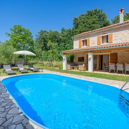 Awesome In With Wifi&4 Bedrooms Žminj