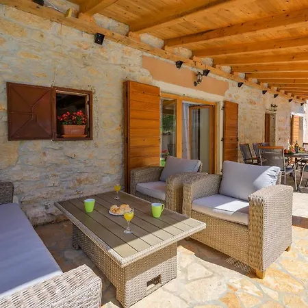 4 Bedroom Pet Friendly In Semesterbostad *