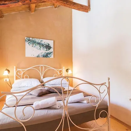 Semesterbostad 4 Bedroom Pet Friendly In Žminj