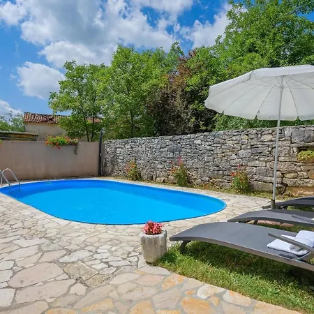 4 Bedroom Pet Friendly In Semesterbostad Žminj